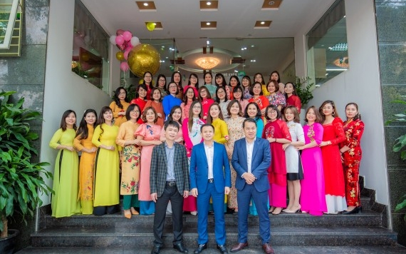 VINH HUNG BUSTLINGLY WELCOME INTERNATIONAL WOMEN'S DAY - Vinh Hung JSC