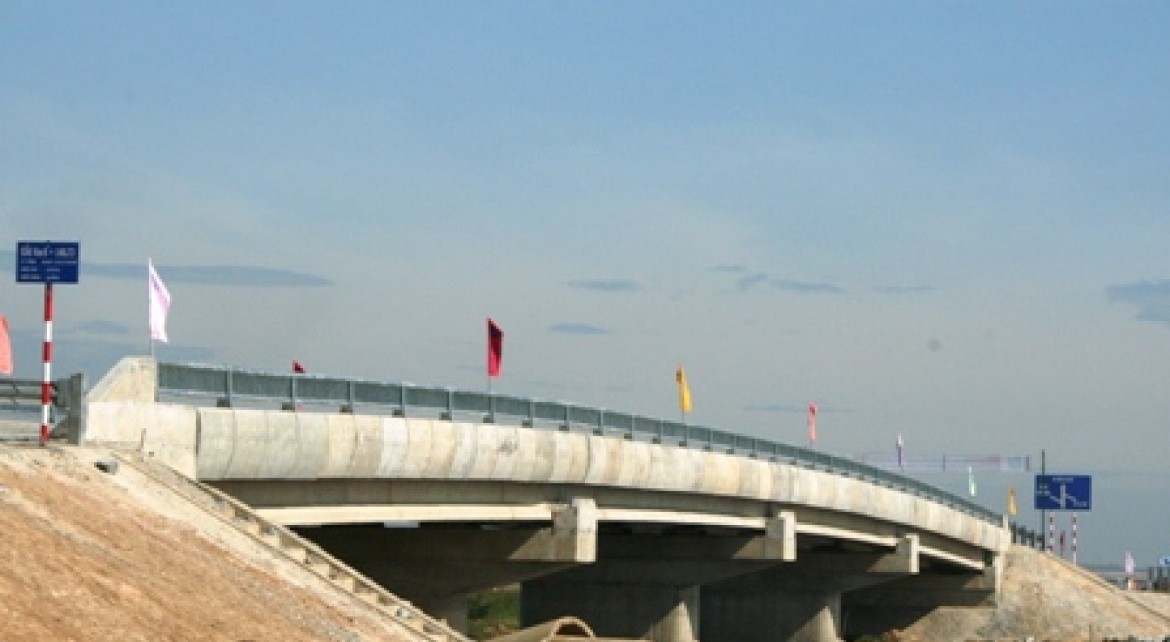 Cầu Ca Cút – Huế - VĨNH HƯNG JSC