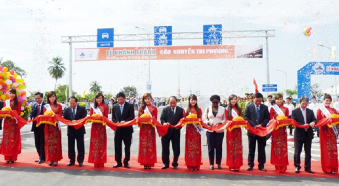 Nguyen Tri Phuong Bridge - Vinh Hung JSC