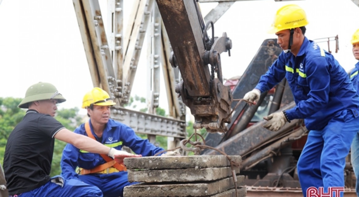 THÁO DỠ CẦU THỌ TƯỜNG BẢO ĐẢM NGUYÊN VẸN ĐỂ TÁI SỬ DỤN - Vinh Hung JSC