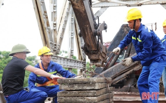 THÁO DỠ CẦU THỌ TƯỜNG BẢO ĐẢM NGUYÊN VẸN ĐỂ TÁI SỬ DỤN - Vinh Hung JSC