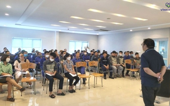Vinh Hung promotes training cources for employees - Vinh Hung JSC