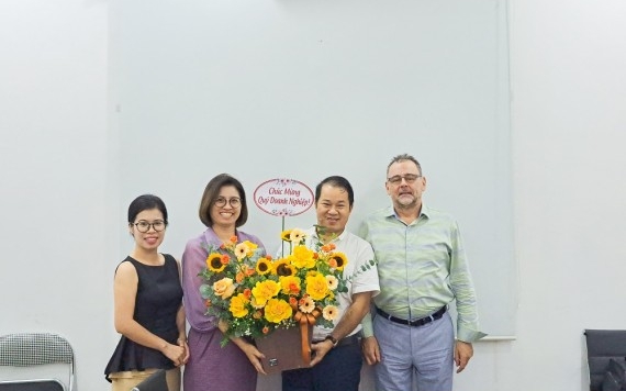 Vinh Hung received technical support package worth $150 - Vinh Hung JSC