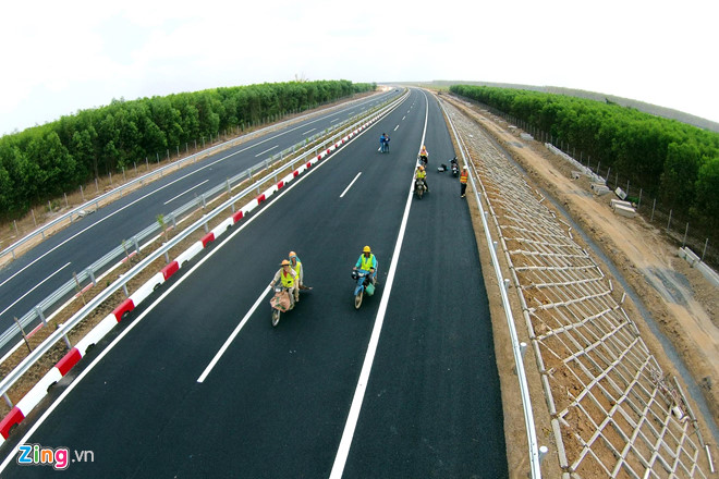Cao tốc hiện đại nhất Việt Nam trước lễ thông xe