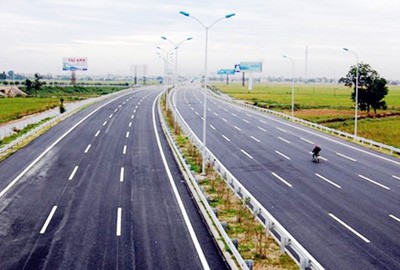 Việc hiện đại hoá ngành GTVT đặt ra mục tiêu đến năm 2020 hoàn thành 2000km đường cao tốc.
