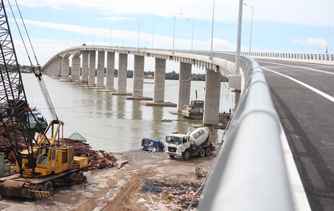 TRAFFIC CLEARANCE ON MY LOI BRIDGE, FROM HO CHI MINH CITY TO TIEN GIANG IS ONLY 25KM