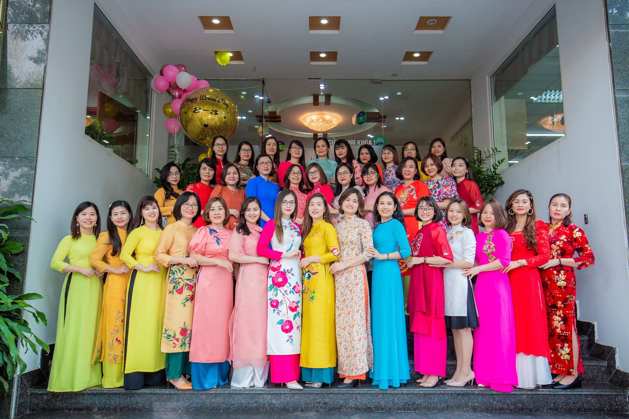 VINH HUNG BUSTLINGLY WELCOME INTERNATIONAL WOMEN’S DAY 8/3