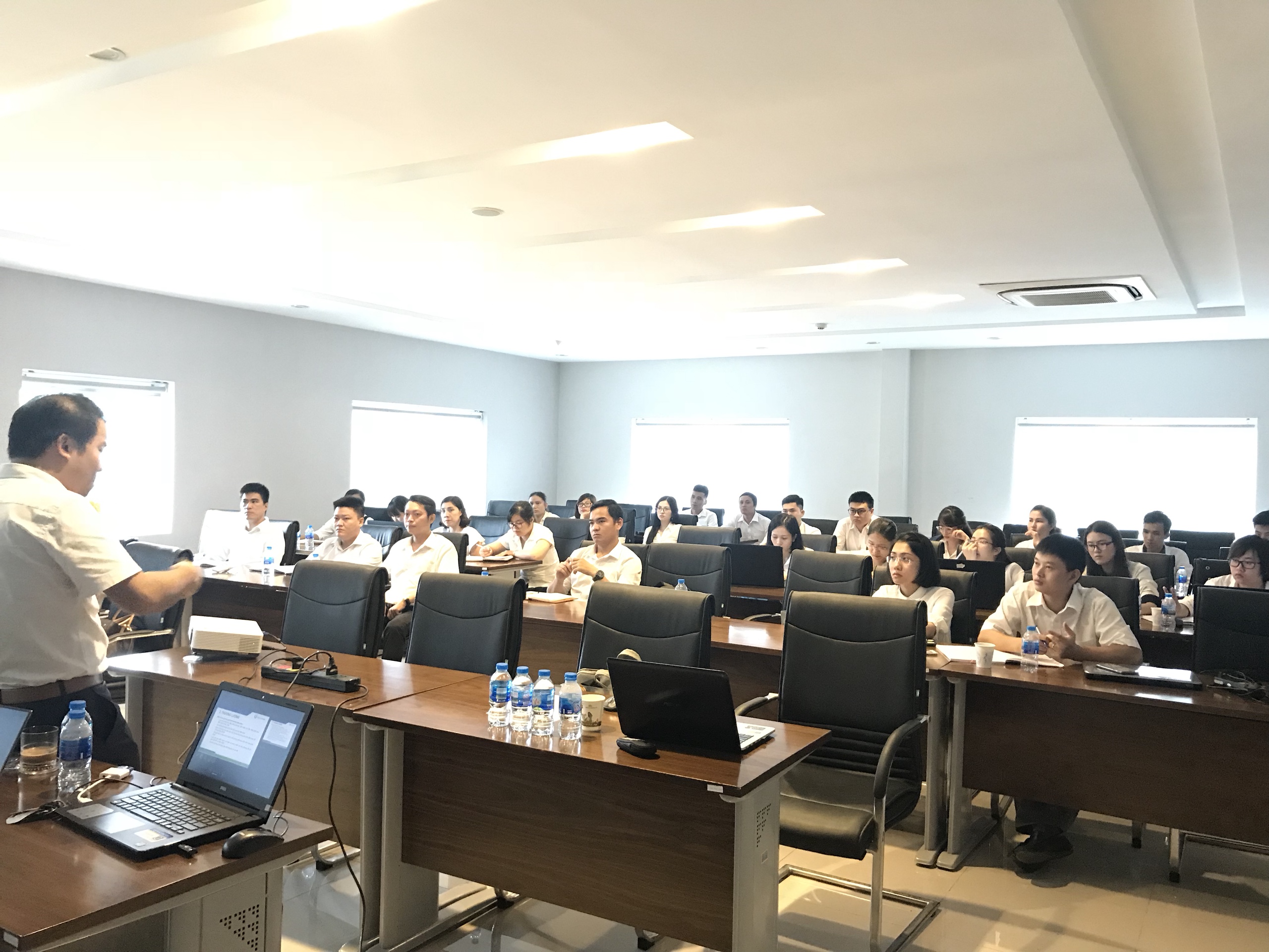 TRAINING PROGRAM: SKILLS OF COMPOSING AND NEGOTIATING CONTRACTS