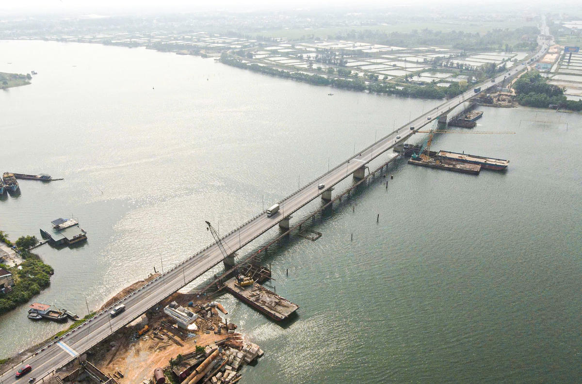 Contract Package No. 4: Construction, project: Repair of Gianh Bridge at Km625+500, National Highway 1, Quang Binh Province