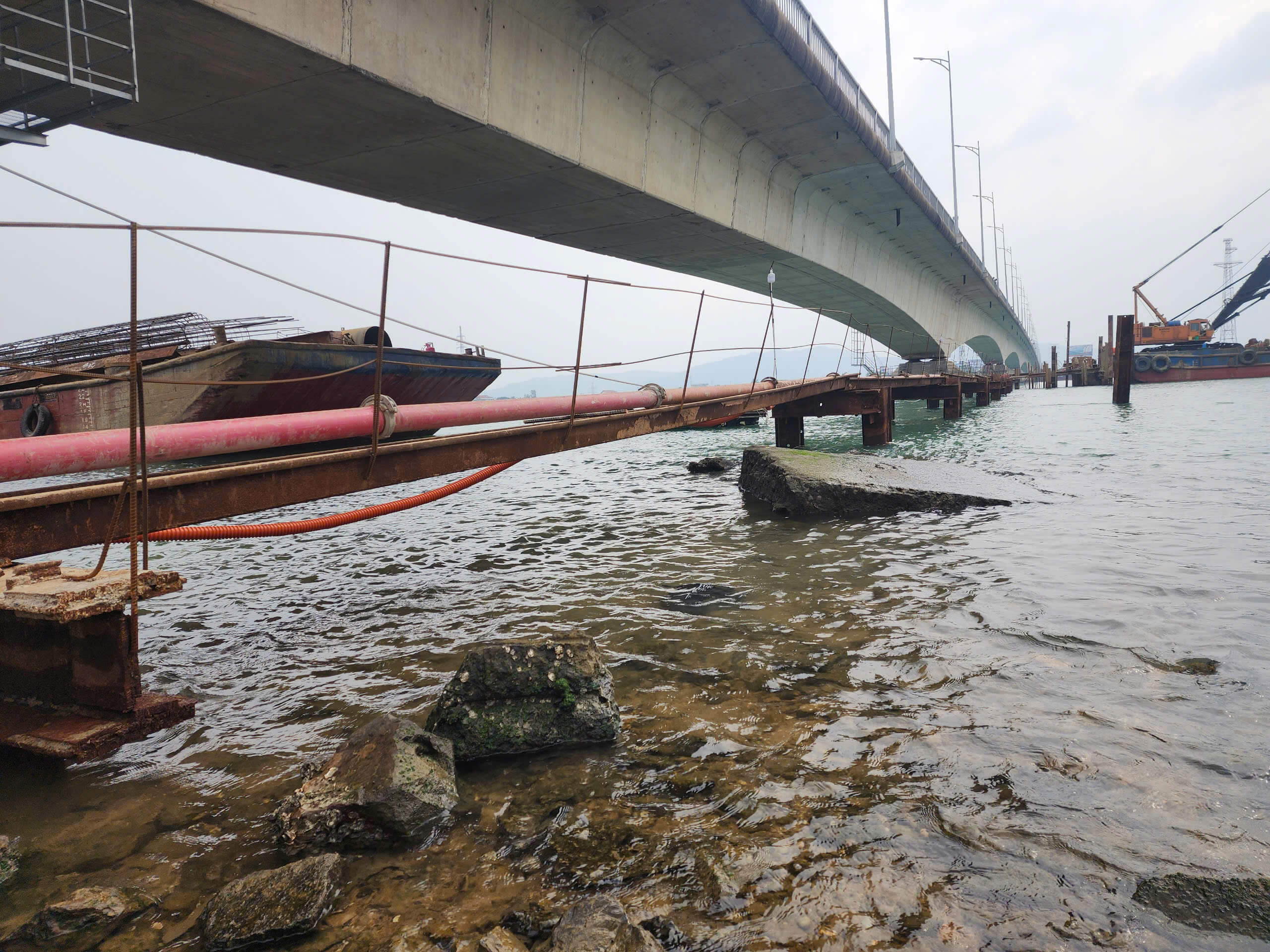 Contract Package No. 4: Construction, project: Repair of Gianh Bridge at Km625+500, National Highway 1, Quang Binh Province
