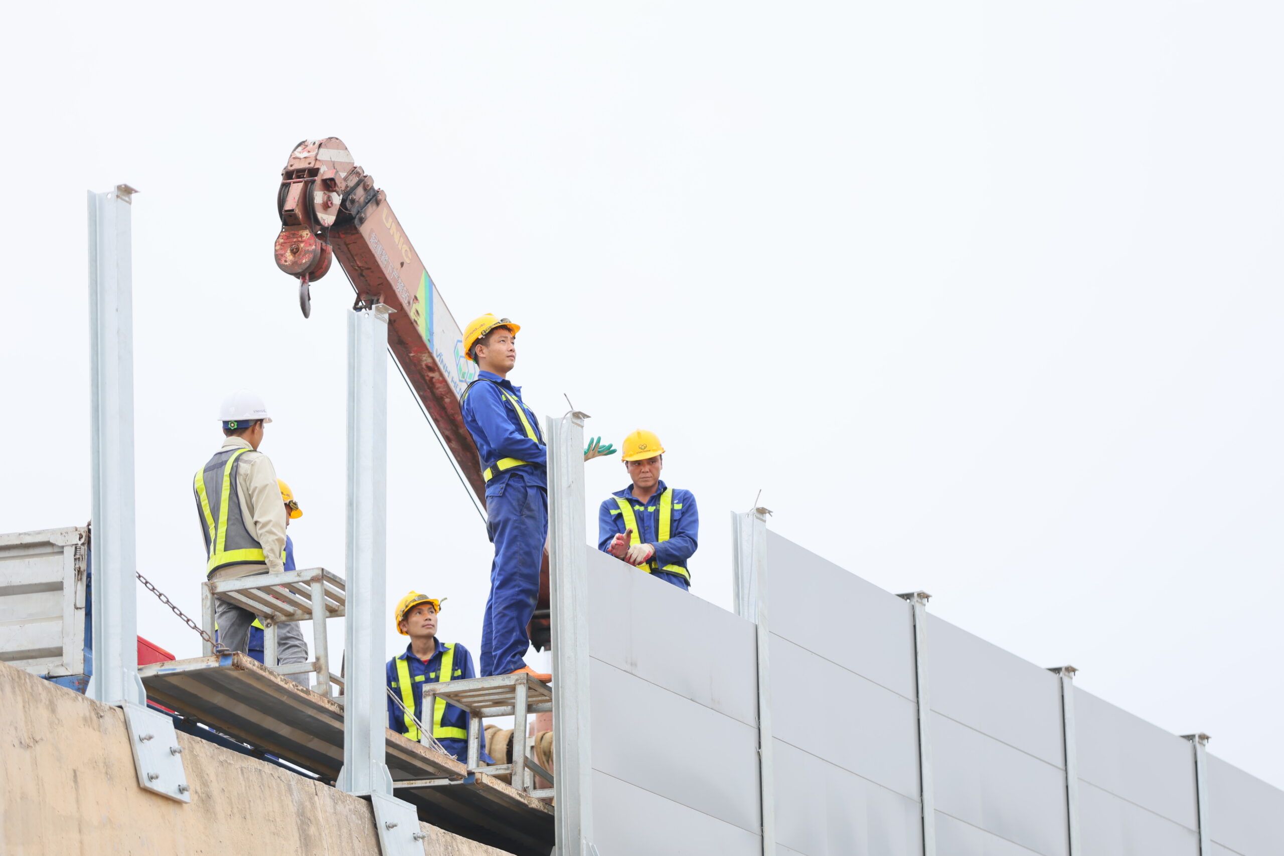 VINH HUNG COMPLETES INSTALLATION OF NOISE BARRIERS ON MAI SON – QL45 EXPRESSWAY AS MAIN CONTRACTOR