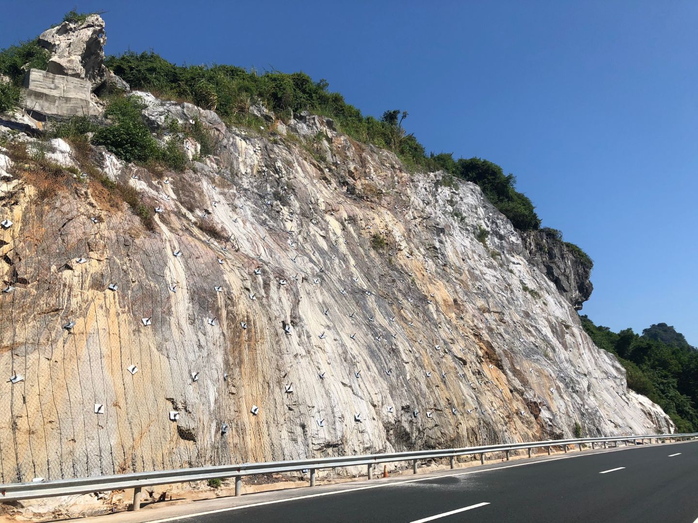 Ha Long – Van Don Expressway