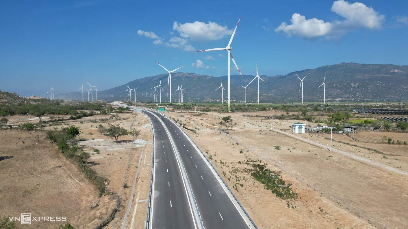 CAM LAM – VINH HAO EXPRESSWAY READY TO OPEN FOR TRAFFIC – VINH HUNG SUPPLIES NEARLY 1,200 POT BEARINGS AND 1,400 METERS OF EXPANSION JOINTS.