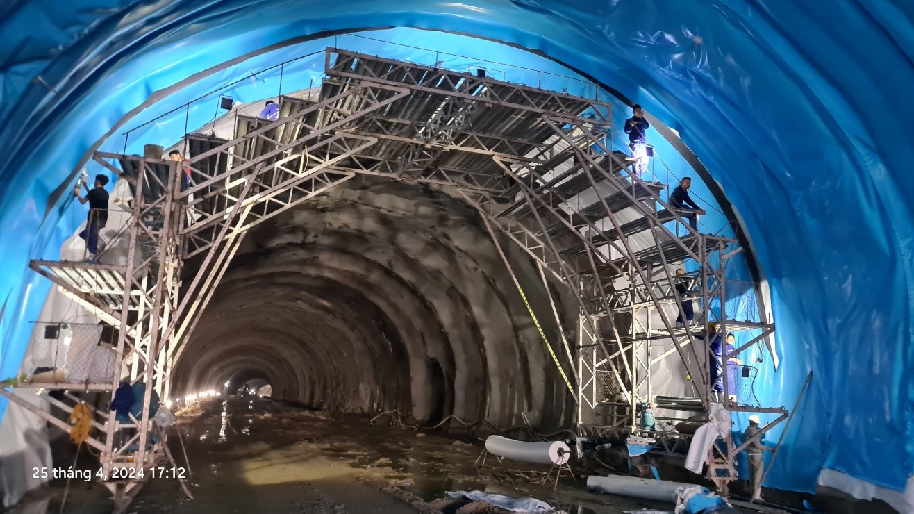 VINH HUNG ACCELERATES THE CONSTRUCTION AND SUPPLY OF PRODUCTS FOR DIEN CHAU – BAI VOT EXPRESSWAY