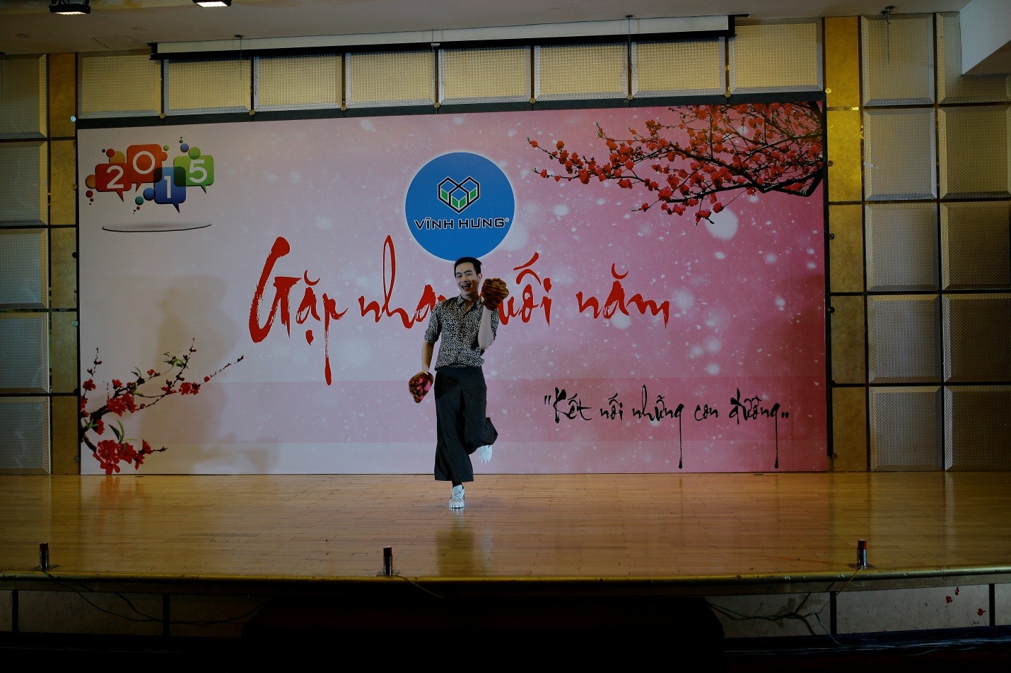 Vĩnh Hưng “Gặp nhau cuối năm 2015” – MỘT GALA ĐẦY Ý NGHĨA VÀ CẢM XÚC!