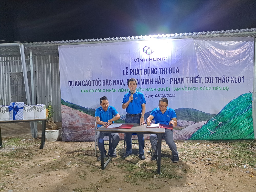VINH HUNG HELD THE LAUNCHING CEREMONY OF THE EMULATION MOVEMENT AT TWO KEY PROJECTS