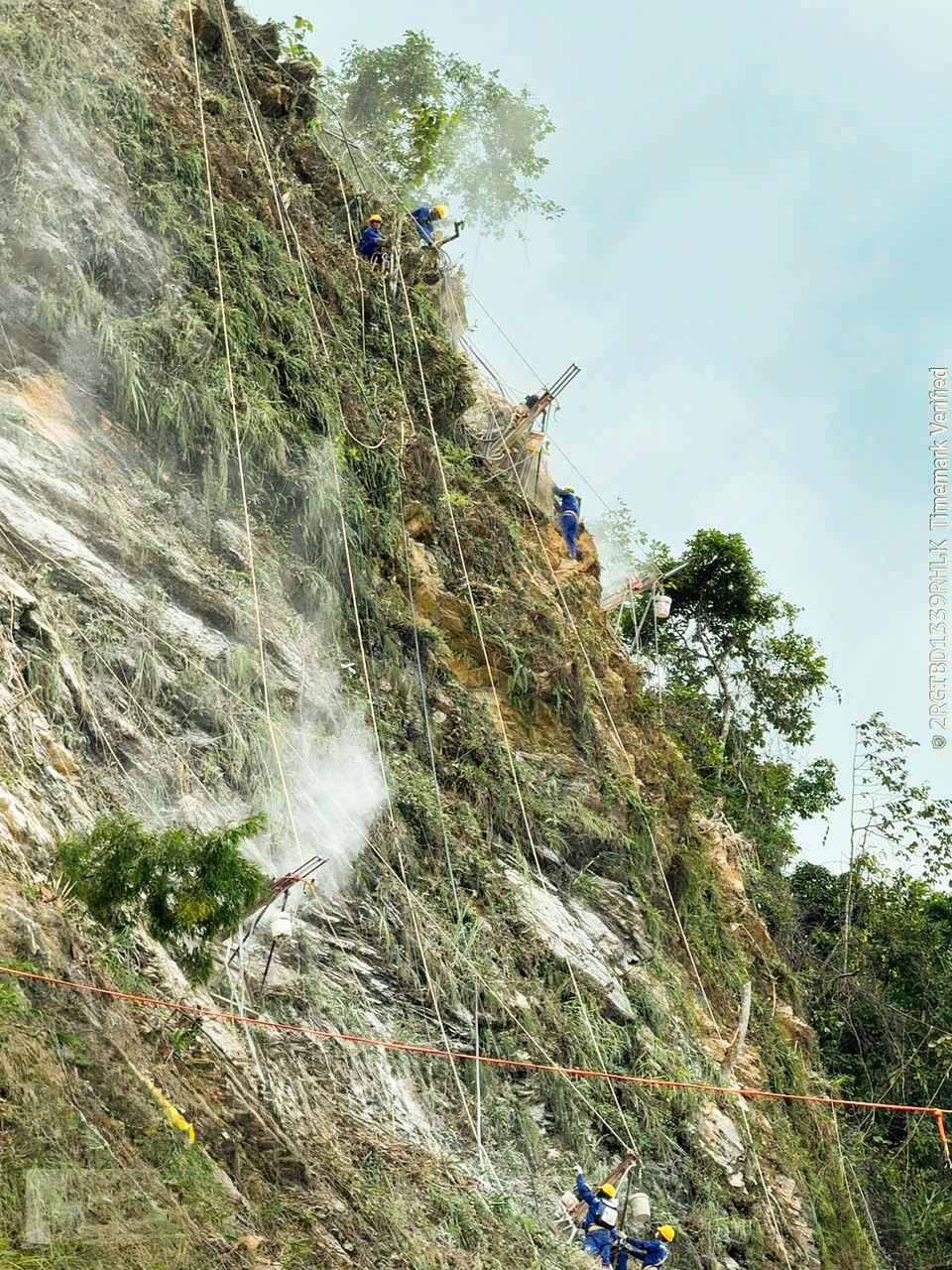 National Highway 6, Hoa Binh Province
