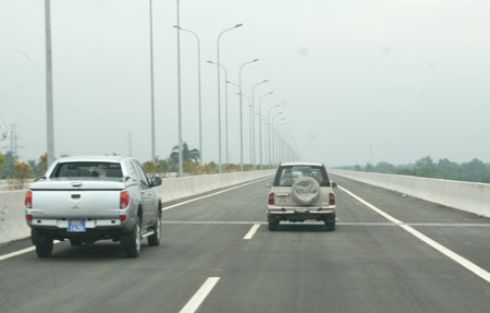 SHORTEN TRAVEL TIME FROM HO CHI MINH CITY TO LONG THANH