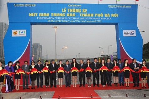 INTERSECTION OF TRUNG HOA- HA NOI CITY OPENS TO TRAFFIC