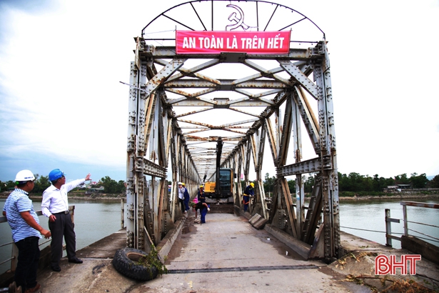 DISMANTLING THO TUONG BRIDGE, ENSURING THE CONDITIONS FOR RE-USAGE