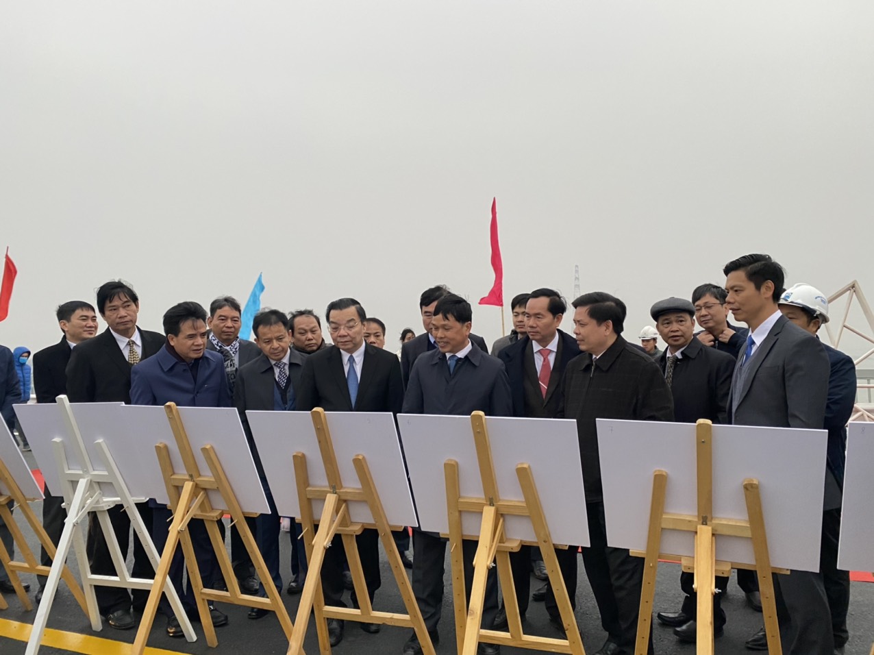 THIS MORNING, THANG LONG BRIDGE HAS BEEN OPEN TO TRAFFIC, 10 DAYS AHEAD OF SCHEDULE