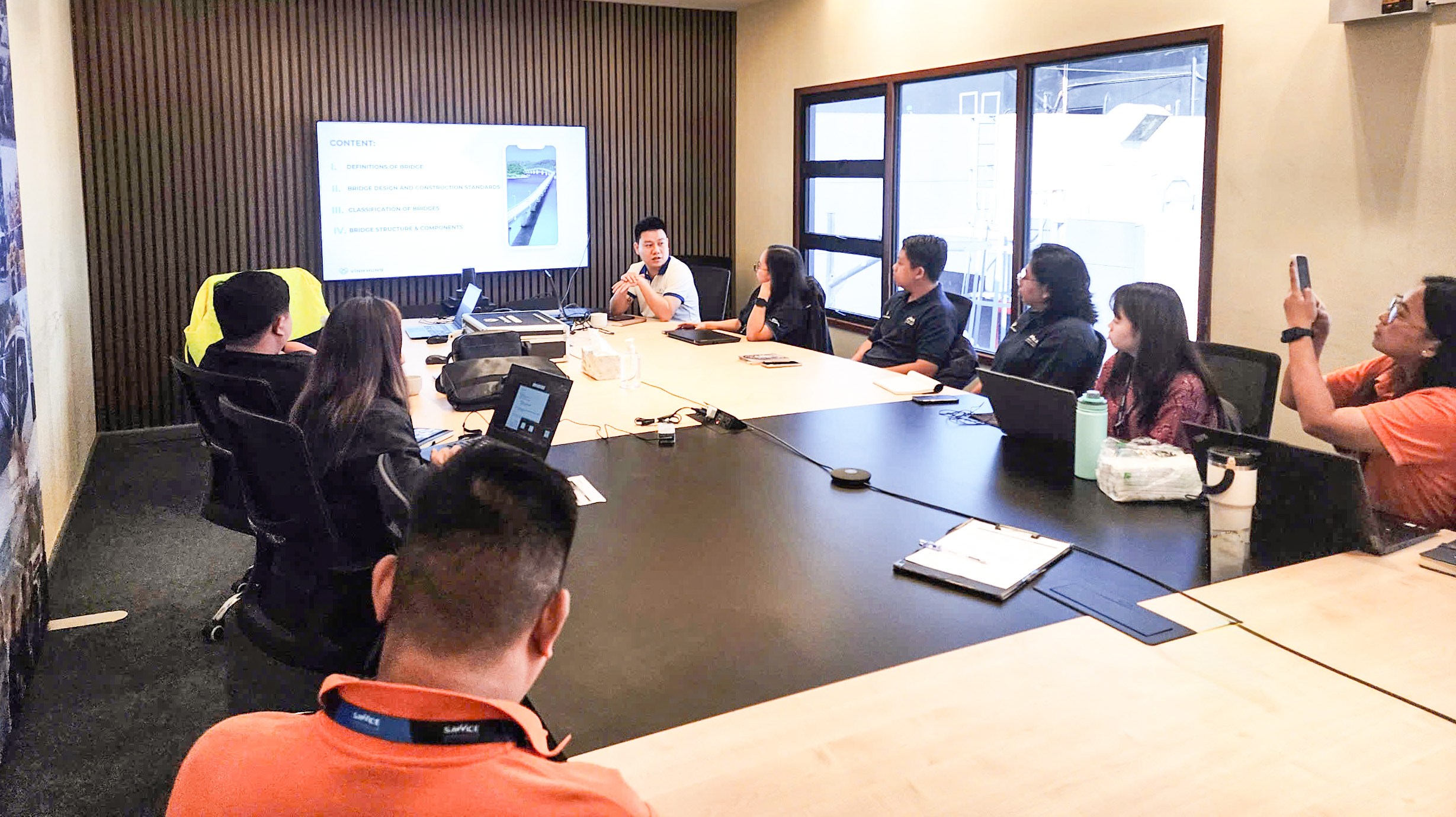 Vinh Hung Organizes Technical Exchange with Strategic Partner in the Philippines